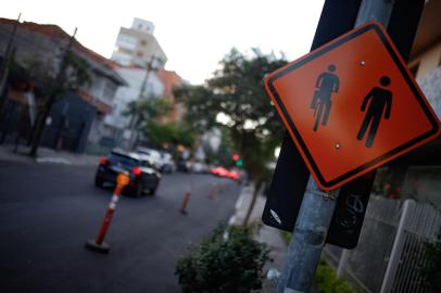 Porto Alegre, RS, Brasil - 08/12/2021 - A rua Vasco da gama foi asfaltada e a pintura da ciclovia desapareceu. (Foto: Anselmo Cunha/Agência RBS)Indexador: Anselmo Cunha<!-- NICAID(14963186) -->