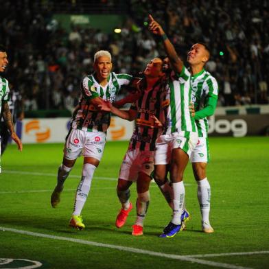 CAXIAS DO SUL, RS, BRASIL, 09/12/2021. Juventude x Corínthians, jogo válido pela 38ª rodada da Série A do Campeonato Brasileiro e realizado no estádio Alfredo Jaconi. O jogo decide a permanência do Ju,  na Série A, nesta que é a última rodada do brasileirão 2021. (Porthus Junior/Agência RBS)<!-- NICAID(14964537) -->