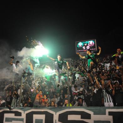 CAXIAS DO SUL, RS, BRASIL, 09/12/2021. Juventude x Corínthians, jogo válido pela 38ª rodada da Série A do Campeonato Brasileiro e realizado no estádio Alfredo Jaconi. O jogo decide a permanência do Ju,  na Série A, nesta que é a última rodada do brasileirão 2021. (Porthus Junior/Agência RBS)<!-- NICAID(14964592) -->