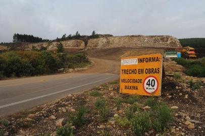 CAMBARÁ DO SUL, RS, BRASIL, 23/08/2021- A empresa Urbia, que administrará os parques de Cambará, apresenta a proposta para exploração dos espaços. NA FOTO: estrada de acecsso ao canion Fortaleza vai ser pavimentada. (Marcelo Casagrande/Agência RBS)<!-- NICAID(14870147) -->