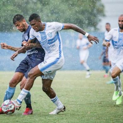 Glória venceu o Novo Hamburgo por 2 a 0, no Altos da Glória, em Vacaria, na primeira partida da decisão da Copa FGF - Taça Dirceu de Castro.<!-- NICAID(14959899) -->