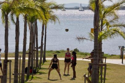 PORTO ALEGRE, RS, BRASIL - 12.12.2021 - Calor na Capital. (Foto: Jefferson Botega/Agencia RBS)<!-- NICAID(14966239) -->