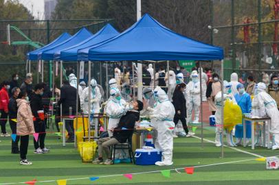 Residents undergo nucleic acid tests for the Covid-19 coronavirus in Ningbo in Chinas eastern Zhejiang province on December 8, 2021. (Photo by AFP) / China OUT<!-- NICAID(14967628) -->