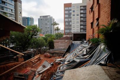 PORTO ALEGRE, RS, BRASIL - 15.12.2021 - Prédio com risco de desabar no bairro Auxiliadora. (Foto: Anselmo Cunha/Agencia RBS)<!-- NICAID(14969489) -->