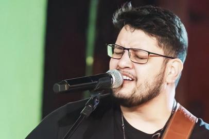 Cantor Sertanejo Maurílio, que sofreu três paradas cardíacas após evento em Goiás<!-- NICAID(14970076) -->