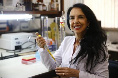 PORTO ALEGRE, RS, BRASIL - 13.12.2021 - Cientista gaúcha premiada. Na foto, pesquisadora Angela Wyse, que é pesquisadora da faculdade de bioquímica da UFRGS. (Foto: Félix Zucco/Agencia RBS)<!-- NICAID(14967163) -->