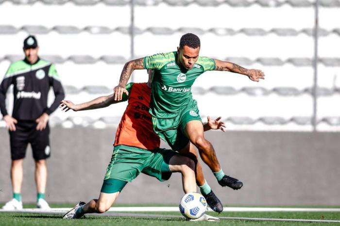 Corinthians acerta renovação de jovem atacante que integra o