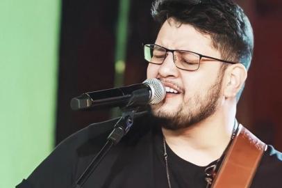 Cantor Sertanejo Maurílio, que sofreu três paradas cardíacas após evento em Goiás<!-- NICAID(14970076) -->