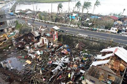 This aerial photo taken on December 17, 2021 shows destroyed houses caused by Super Typhoon Rai after the storm crossed over Surigao City in Surigao del Norte province. (Photo by Erwin MASCARINAS / AFP)<!-- NICAID(14972322) -->