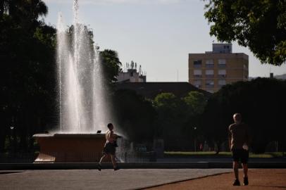 Porto Alegre, RS, Brasil, 20-12-2021: Manhã com sol e calor. Parque Farroupilha (Redenção). (Foto Mateus Bruxel / Agência RBS)Indexador: Mateus Bruxel<!-- NICAID(14972320) -->