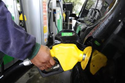 PORTO ALEGRE,RS,BRASIL.2019,09,17.Blitiz em postos de gasolina para verificar sem os preços estão sendo mantidos.(RONALDO BERNARDI/AGENCIA RBS).<!-- NICAID(14252001) -->