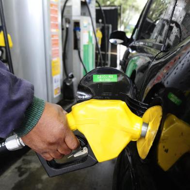 PORTO ALEGRE,RS,BRASIL.2019,09,17.Blitiz em postos de gasolina para verificar sem os preços estão sendo mantidos.(RONALDO BERNARDI/AGENCIA RBS).<!-- NICAID(14252001) -->