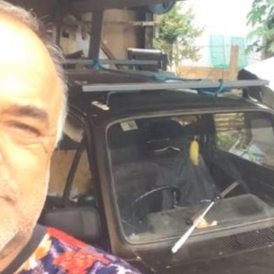 O pintor Valdir Ribeiro, de Xanxerê, em Santa Catarina, rifou o próprio carro para arcar com as despesas do tratamento de câncer da esposa, Marisete Terezinha dos Santos Ribeiro. Mas o ganhador da rifa, Vinicius Moraes, surpreendeu o autônomo ao devolver o prêmio.<!-- NICAID(14974912) -->