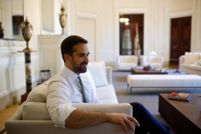 PORTO ALEGRE, RS, BRASIL,  22/12/2021- Entrevista com governador Eduardo Leite. Foto: Anselmo Cunha/Agencia RBS<!-- NICAID(14975240) -->