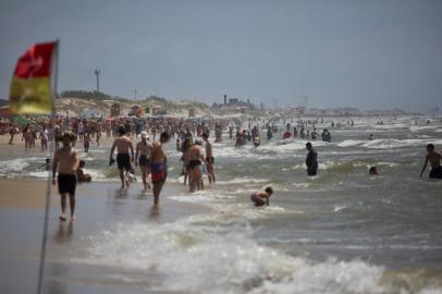 TRAMANDAÍ, RS, BRASIL - 29.12.2021 - Ambiental na praia de Tramandaí. (Foto: Jefferson Botega/Agencia RBS)<!-- NICAID(14978846) -->