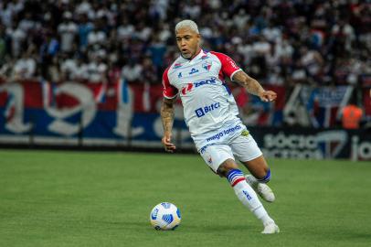 FORTALEZA X BAHIACE - BRASILEIRÃO/FORTALEZA X BAHIA - ESPORTES - David, do Fortaleza, na partida entre Fortaleza e Bahia válida pela 38ª e última rodada   do Campeonato Brasileiro 2021, na Arena Castelão, em Fortaleza, na noite desta quinta-  feira (09).    09/12/2021 - Foto: LUCAS EMANUEL/PERA PHOTO PRESS/ESTADÃO CONTEÚDOEditoria: ESPORTESLocal: FORTALEZAIndexador: LUCAS EMANUELFonte: Pera Photo PressFotógrafo: PERA PHOTO PRESS<!-- NICAID(14981239) -->