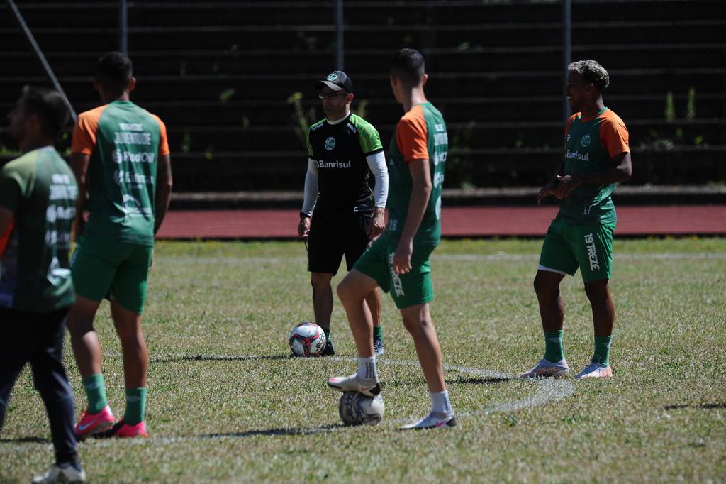 Francana divulga relação de 30 jogadores para disputa da Copa São