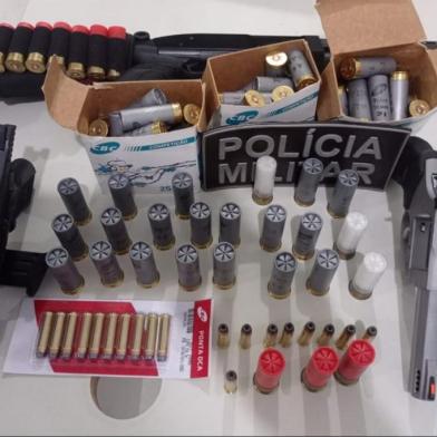 Armas encontradas na casa de engenheiro preso pela morte de esposa na Bahia<!-- NICAID(14982337) -->