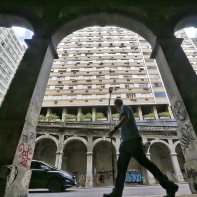 PORTO ALEGRE, RS, BRASIL,  06/01/2021- Liberado recurso para a reforma do Viaduto Otávio Rocha. Foto: Lauro Alves  / Agencia RBS<!-- NICAID(14983750) -->