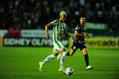 CAXIAS DO SUL, RS, BRASIL, 09/12/2021. Juventude x Corínthians, jogo válido pela 38ª rodada da Série A do Campeonato Brasileiro e realizado no estádio Alfredo Jaconi. O jogo decide a permanência do Ju,  na Série A, nesta que é a última rodada do brasileirão 2021. (Porthus Junior/Agência RBS)<!-- NICAID(14964456) -->