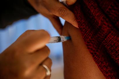CANOAS, RS, BRASIL - 30/07/2021Ações dos municípios para reduzir abstenção da segunda dose da vacina contra covid-19. O município de Canoas abriu um dia extra, nesta sexta-feira, para aplicação de segunda dose da AstraZeneca. Na foto, a UBS Niterói<!-- NICAID(14849885) -->