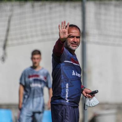 Caxias segue em pré-temporada e técnico Rogério Zimmermann terá primeiro-jogo nesta semana, contra o sub-20 do Grêmio<!-- NICAID(14976784) -->