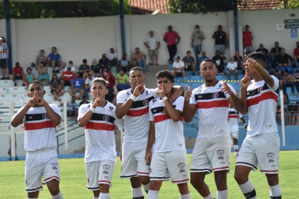 Com três jogo fora, Grêmio tem agenda pesada para o mês de