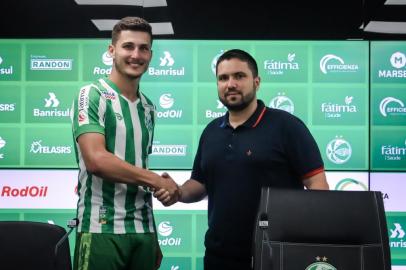 Juventude apresenta o zagueiro Danilo Boza como reforço para a temporada 2022<!-- NICAID(14987137) -->