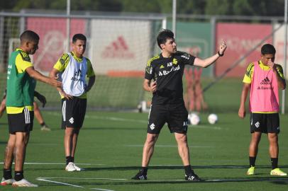 O Colorado começou nesta terça-feira (11/01) os trabalhos da temporada 2022. Após a reapresentação do elenco no turno da manhã com exames de covid-19, PCR e antígeno, o grupo voltou ao CT Parque Gigante à tarde e realizou atividades na academia e no gramado.<!-- NICAID(14987669) -->