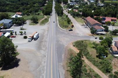 Começam nesta quinta-feira (13) as obras de melhoria do acesso da BR-470/RS ao município de Nova Prata. Os trabalhos na interseção, localizada no km 154,5 da rodovia, conhecida como trevo do bairro Basalto, devem durar cerca de seis meses e serão realizados dentro do contrato de conservação e manutenção em vigor no trecho.  <!-- NICAID(14988907) -->