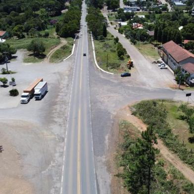 Começam nesta quinta-feira (13) as obras de melhoria do acesso da BR-470/RS ao município de Nova Prata. Os trabalhos na interseção, localizada no km 154,5 da rodovia, conhecida como trevo do bairro Basalto, devem durar cerca de seis meses e serão realizados dentro do contrato de conservação e manutenção em vigor no trecho.  <!-- NICAID(14988907) -->