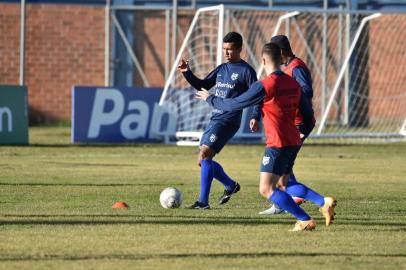 Chicão, volante do Esportivo.<!-- NICAID(14830824) -->