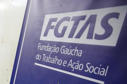 PORTO ALEGRE, RS, BRASIL - 14.10.2021 - O Sine/FGTAS lançou um site chamado Serviço de Atendimento ao Trabalhador Autônomo (SATA). Profissionais autônomos, como faxineiros, diaristas, passadeiras, cuidador, pedreiro, eletricista, encanador e pintor podem se cadastrar. São profissionais com referência. Com a intermediação do SATA, quem tiver interesse, pode contratar um profissional autônomo que é responsável por seus encargos sociais. Na foto, Andréia Brito, doméstica. (Foto: Félix Zucco/Agencia RBS)<!-- NICAID(14915080) -->