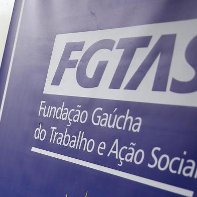 PORTO ALEGRE, RS, BRASIL - 14.10.2021 - O Sine/FGTAS lançou um site chamado Serviço de Atendimento ao Trabalhador Autônomo (SATA). Profissionais autônomos, como faxineiros, diaristas, passadeiras, cuidador, pedreiro, eletricista, encanador e pintor podem se cadastrar. São profissionais com referência. Com a intermediação do SATA, quem tiver interesse, pode contratar um profissional autônomo que é responsável por seus encargos sociais. Na foto, Andréia Brito, doméstica. (Foto: Félix Zucco/Agencia RBS)<!-- NICAID(14915080) -->