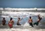 Sol, calor e praia cheia marcam a sexta-feira em Arroio do Sal