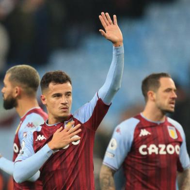 Aston Villas Brazilian midfielder Philippe Coutinho gestures to supporters after the English Premier League football match between Aston Villa and Manchester Utd at Villa Park in Birmingham, central England on January 15, 2022. - The game finished 2-2. (Photo by Lindsey Parnaby / AFP) / RESTRICTED TO EDITORIAL USE. No use with unauthorized audio, video, data, fixture lists, club/league logos or live services. Online in-match use limited to 120 images. An additional 40 images may be used in extra time. No video emulation. Social media in-match use limited to 120 images. An additional 40 images may be used in extra time. No use in betting publications, games or single club/league/player publications. / <!-- NICAID(14990888) -->