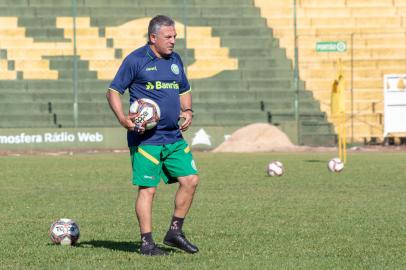 Luizinho Vieira, novo treinador do Ypiranga Futebol Clube.<!-- NICAID(14985015) -->