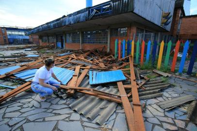 Guaíba, RS, BRASIL,  18/01/2021-Estragos causados pelo temporal em Guaíba:  escola Carmen Alice Laviaguerre (Ciep).  Foto: Ronaldo Bernardi / Agencia RBS<!-- NICAID(14992299) -->