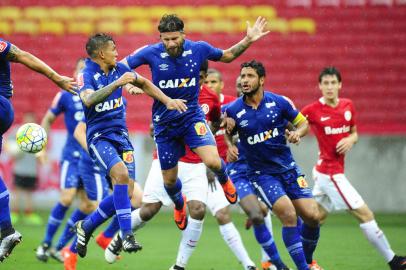 PORTO ALEGRE, RS, BRASIL 27/11/2016 - O Inter enfrenta o Cruzeiro no estádio Beira-Rio, no jogo válido pela 37ª rodada do Campeonato Brasileiro 2016. (FOTO: CARLOS MACEDO/AGÊNCIA RBS).<!-- NICAID(12589600) -->