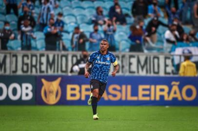 RS - FUTEBOL/CAMPEONATO BRASILEIRO 2021 /GREMIO X SPORT - ESPORTES - Lance da partida entre Gremio e Sport disputada na noite deste domingo, na Arena do Gremio, em partida valida pela Campeonato Brasileiro 2021. FOTO: LUCAS UEBEL/GREMIO FBPANa foto: Douglas Costa