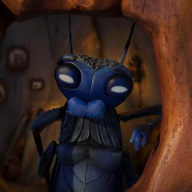 A Netflix divulgou, nesta segunda-feira (24), a primeira prévia de Pinóquio, o musical em stop-motion que recria a a clássica história italiana de Carlo Collodi sobre um boneco de madeira que deseja se tornar menino de verdade.  O longa tem direção de Guillermo del Toro, cineasta vencedor do Oscar que já dirigiu obras como Hellboy, O Labirinto do Fauno e tantos outros.  <!-- NICAID(14997221) -->