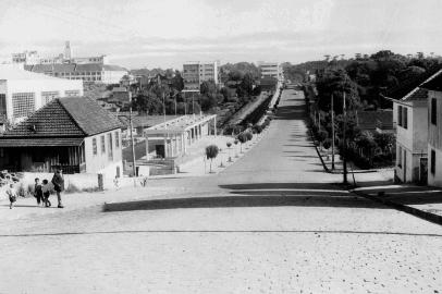 Rua Alfredo Chaves em meados da década de 1960.<!-- NICAID(10422047) -->