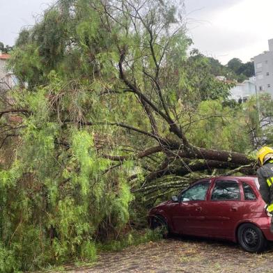 Tempestades que atingiram a Serra nesta semana são consequências da onda de calor<!-- NICAID(14999166) -->