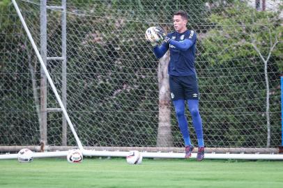 Grêmio inicia a temporada com os quatro goleiros formados na base. Na foto, o goleiro Brenno<!-- NICAID(15001707) -->