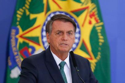 Brazilian President Jair Bolsonaro gestures during the launching of a national program to provide voluntary civil service at the Planalto Palace in Brasilia, on January 28, 2022. (Photo by Sergio Lima / AFP)<!-- NICAID(15003221) -->