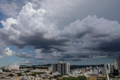 PORTO ALEGRE, RS, BRASIL - 31/01/2022Chuva em Porto Alegre<!-- NICAID(15003042) -->