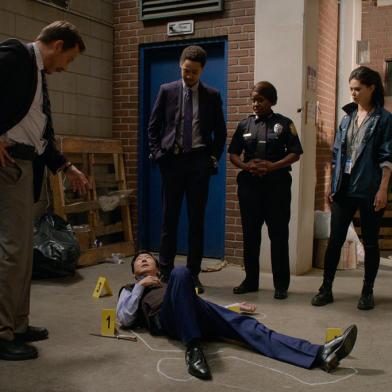 Murderville. (L to R) Will Arnett as Terry Seattle, Ken Jeong, Philip Smithey as Detective Daz Phillips, Haneefah Wood as Chief RJ-Seattle, Lilan Bowden as Amber Kang of Murderville. Cr. Courtesy Of Netflix Â© 2022<!-- NICAID(15005860) -->