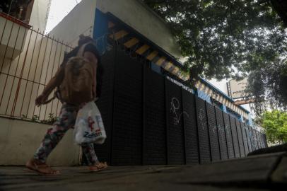 PORTO ALEGRE, RS, BRASIL -  03/02/2022 - Garagens e edifícios-garagem que estão fechando ou fecharam recentemente na Capital. Na foto, garagem na Felipe Camarão. (Foto: Marco Favero/Agencia RBS)<!-- NICAID(15006943) -->