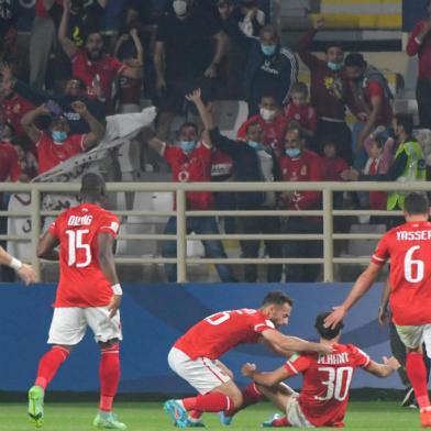 Al-Ahly players celebrate with Ahlys defender Mohamed Hany after he scored the opening goal during the 2021 FIFA Club World Cup football match between Egypts Al-Ahly and Mexicos Monterrey at al-Nahyan Stadium in Abu Dhabi, on February 5, 2022. (Photo by AFP)Editoria: SPOLocal: Abu DhabiIndexador: -Secao: soccerFonte: AFPFotógrafo: STR<!-- NICAID(15008419) -->