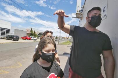 As vítimas do acidente ocorrido num parque de diversões em Imbé, no Litoral Norte,  Mariana Vicente Machado e Samuel Machado, marido da Eliandra Machado, hospitalizada no acidente. FOTO: Lauro Alves / Agência RBS<!-- NICAID(15010964) -->